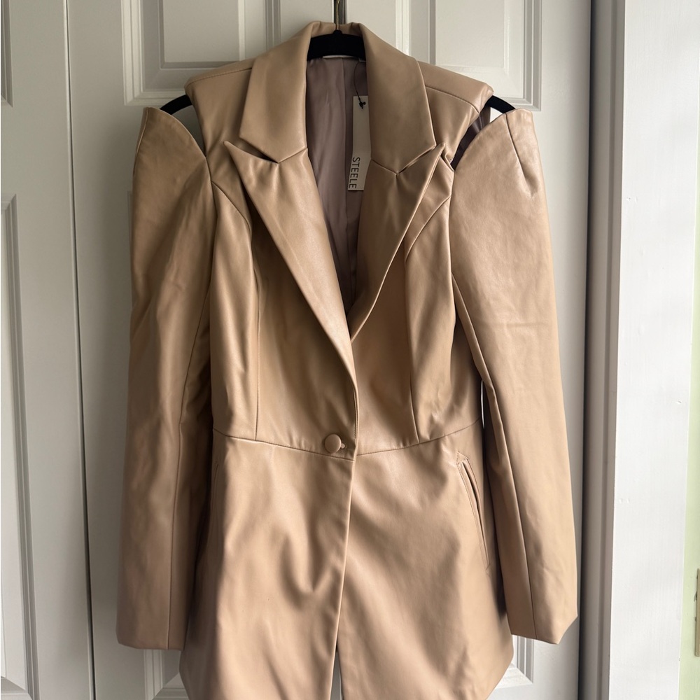 Chic Women's Faux Leather Blazer